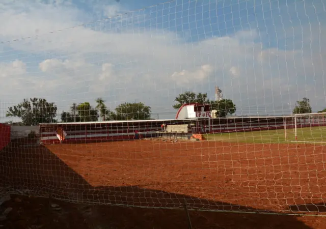 Clube inicia construção de quadra sintética e arena para esportes de praia