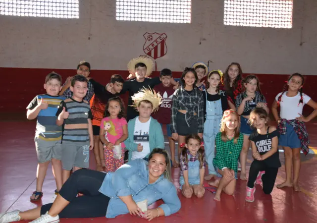 Turma da Recreação participa de Festa Junina no Clube