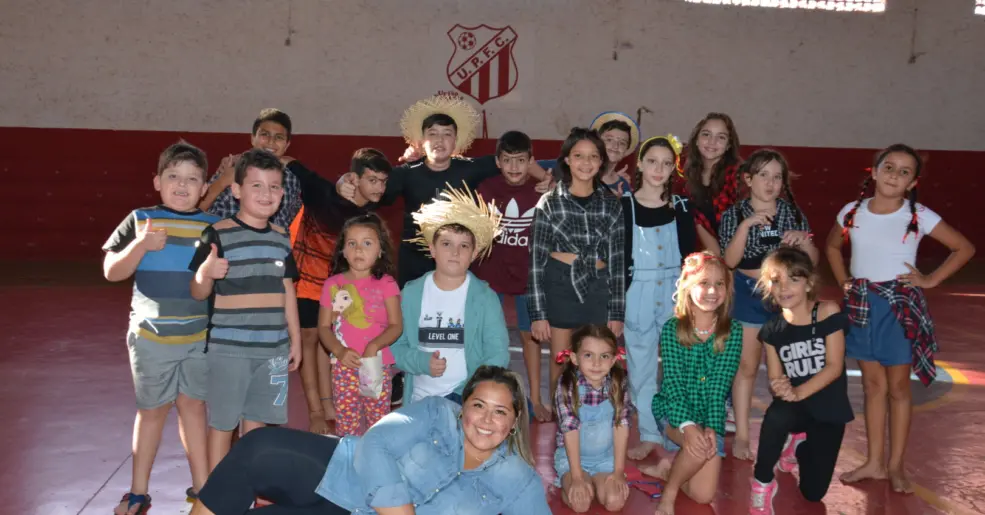 Turma da Recreação participa de Festa Junina no Clube